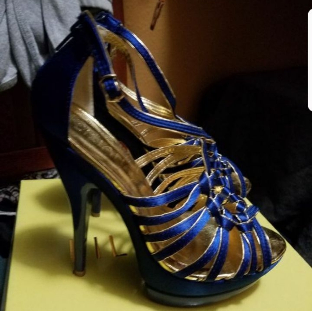 Open toe Strap Heels - Picture 3 of 8